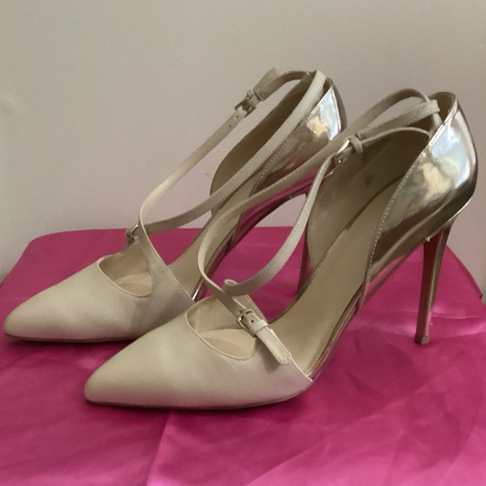 Elegant Beige and Gold 4 1/2” Stiletto Heels. Size 10 1/2”